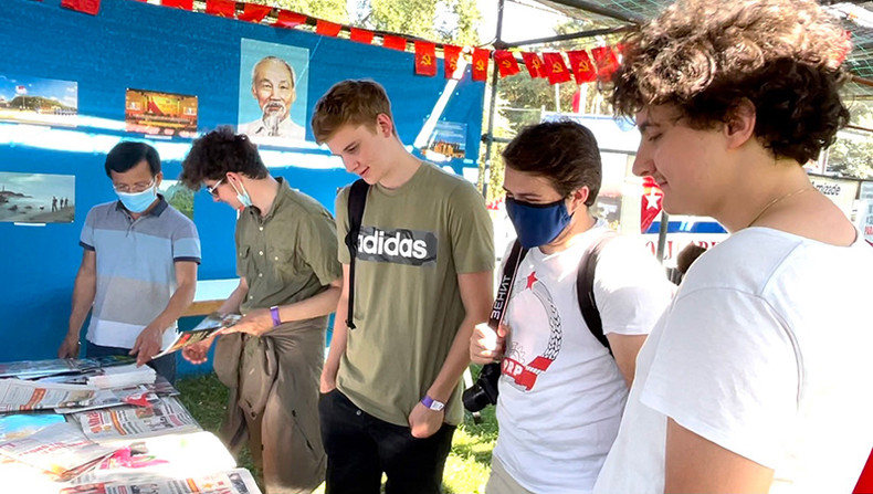 越南人民报社在《前进报》节留下深刻印象(组图) ảnh 7 越南人民报社在《前进报》节留下深刻印象(组图) ảnh 7