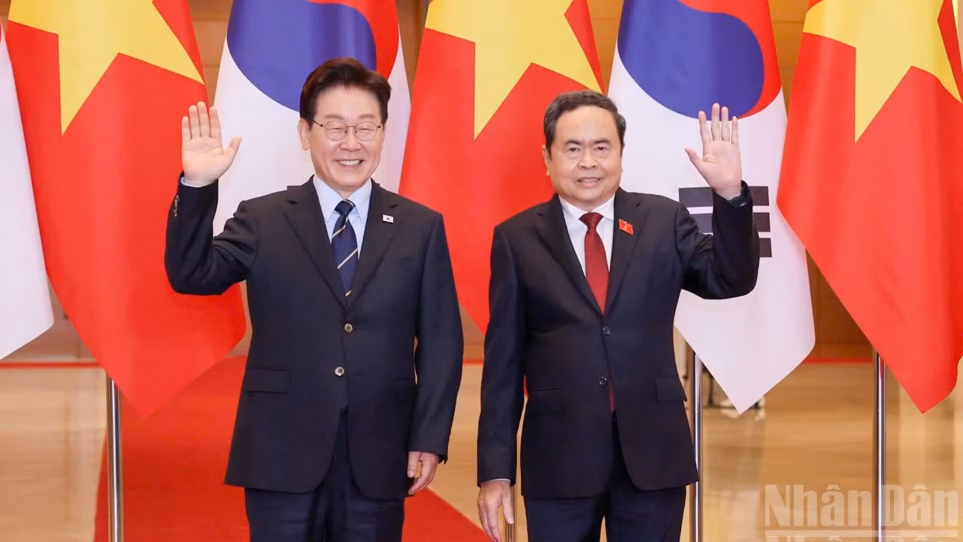 越南国会主席陈青敏会见韩国总统李在明。