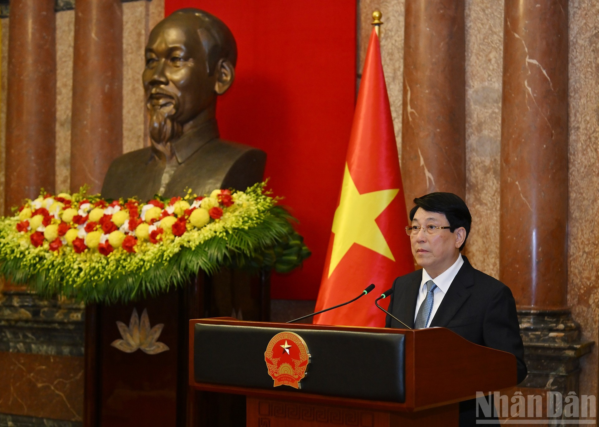 梁强主席在仪式上发表讲话。