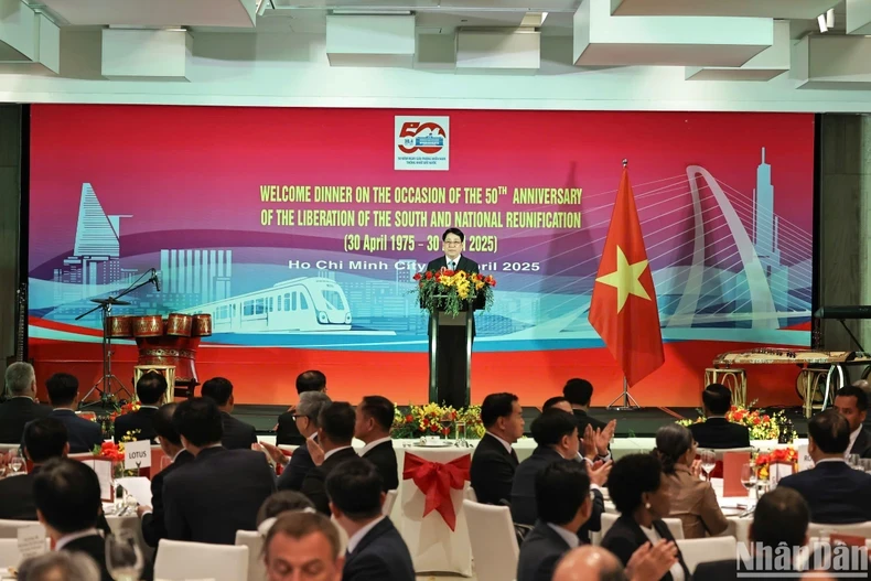 国家主席梁强在招待会上发表欢迎致辞。