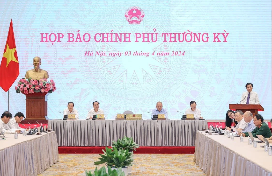 政府3月例行记者会场景。（图片来源：congly.vn）