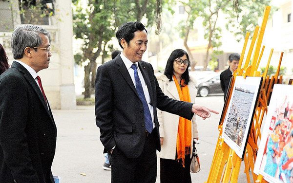 纪念越南《人民报》创刊65周年的系列庆祝活动 ảnh 5 纪念越南《人民报》创刊65周年的系列庆祝活动 ảnh 5