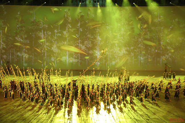 第31届东运会开幕式在越南美廷国家体育场热闹开场 ảnh 4 第31届东运会开幕式在越南美廷国家体育场热闹开场 ảnh 4