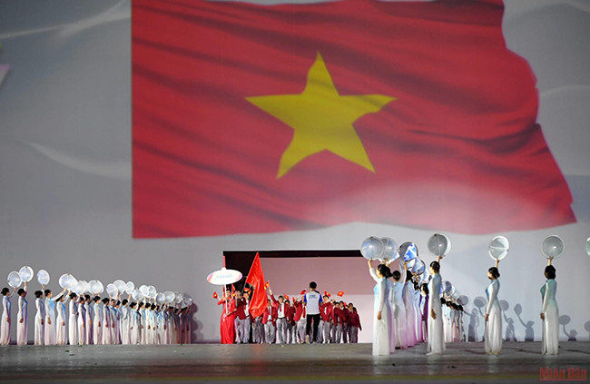 第31届东运会开幕式在越南美廷国家体育场热闹开场 ảnh 10 第31届东运会开幕式在越南美廷国家体育场热闹开场 ảnh 10