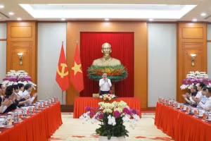 越共中央总书记、国家主席、指导委员会主任苏林主持会议。
