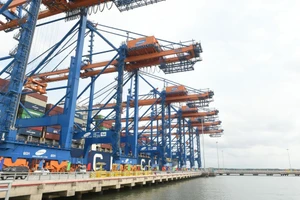 图为：巴地头顿省盖梅-市威（Cái Mép - Thị Vải）深水港是越南东南部地区吸引外商直接投资的重要基础设施。