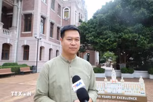 香港大学招生处的武海长硕士。