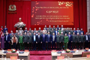 越共中央总书记苏林会见历任高级公安干部。