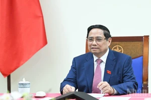 范明正总理与俄罗斯国家原子能集团公司总经理通电话。