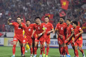 比赛第6分钟，杜维孟率先打破僵局。（陈海 摄）