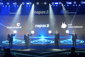 各方联合宣布扩大部署越中两国间跨境二维码支付服务。