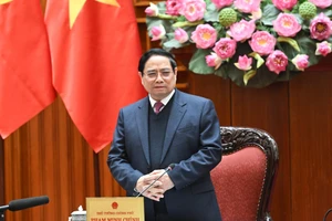 政府总理、宏观经济调控指导委员会主任范明正主持召开委员会第二次会议。（陈海 摄）