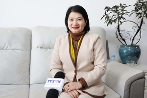 广东越粤商旅服务有限公司总经理范氏清鸾接受越通社记者采访。（图片来源：越通社）