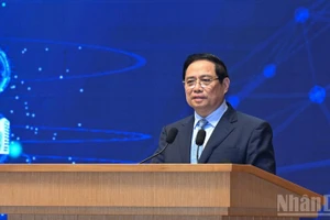 越南政府总理范明正在政府驻地出席第三届国家数字经济与数字社会发展论坛。（陈海 摄）