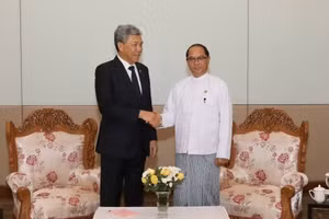 2026年5月19日，马来西亚外长拿督斯里莫哈末·哈桑（左）与缅甸外长丁貌瑞在内比都会晤。（图片来源：缅甸外交部）