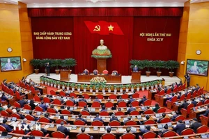 3月24日，越南共产党第十四届中央委员会第二次全体会议进入第二天议程。