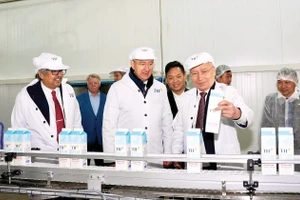 参观位于俄罗斯卡卢加的TH集团鲜奶加工厂。