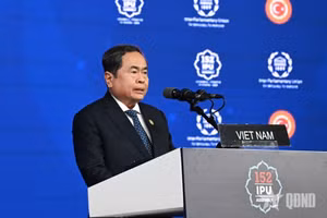 越南国会主席陈青敏在第152届各国议会联盟大会全体会议上发表重要讲话。（图片来源：人民军队报）