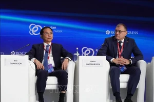 越南政府副总理裴青山出席2025年'俄罗斯能源周'国际论坛。