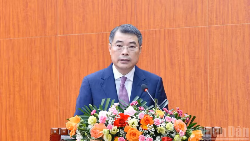 黎明兴总理发表讲话。