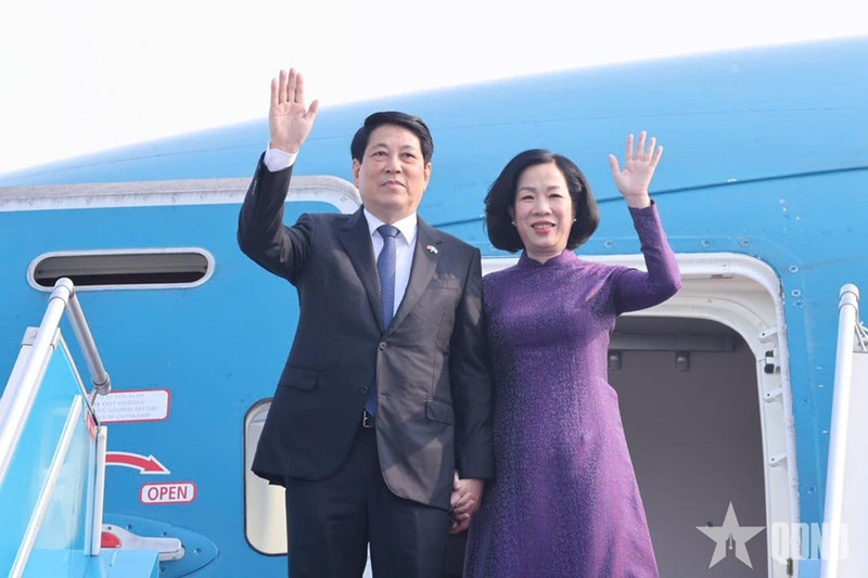 国家主席梁强和夫人启程出席第80届联合国大会。（图片来源：qdnd.vn）