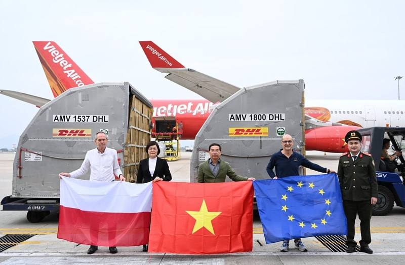 堤坝管理与防灾局12月28日收到波兰救援物资。（图片来源：越通社）