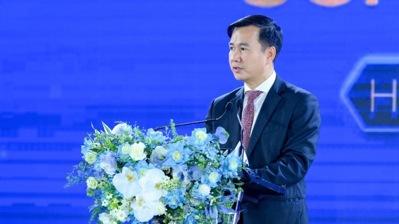 越南科技部副部长裴世维发表讲话。