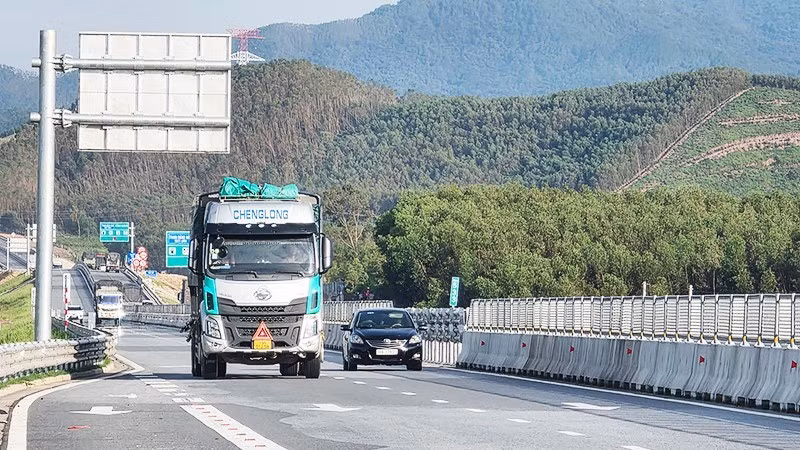 2025年全国公共投资拨付超过755万亿越盾，达政府总理下达计划的83.7%。