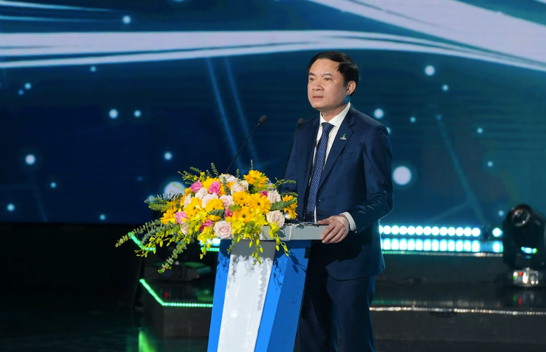 越南国家工业与能源集团董事会主席黎玉山发表讲话。（图片来源：baochinhphu.vn）