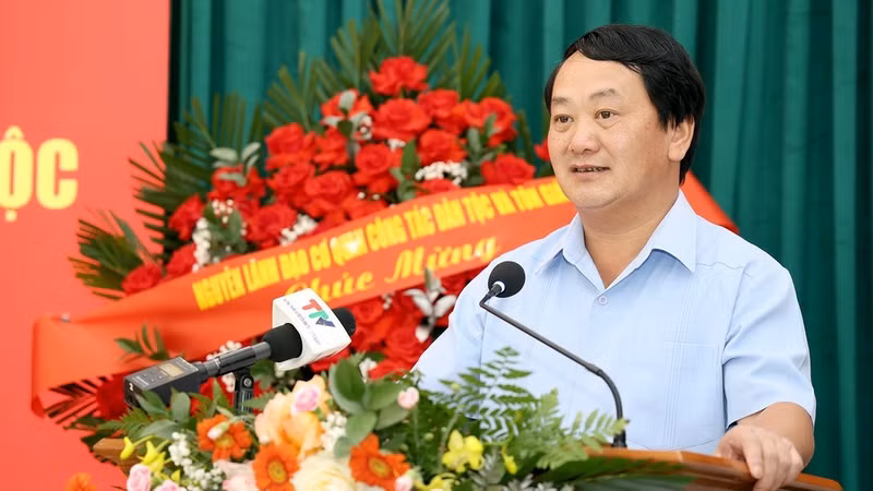 宣光省委书记侯阿令发表讲话。
