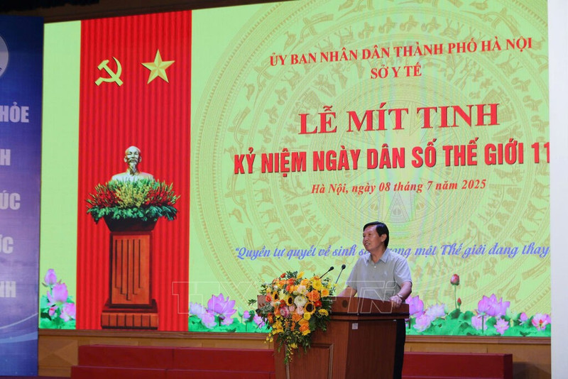 河内市卫生局副局长陈文忠发表讲话。（图片来源：chinhsachcuocsong.vnanet.vn）