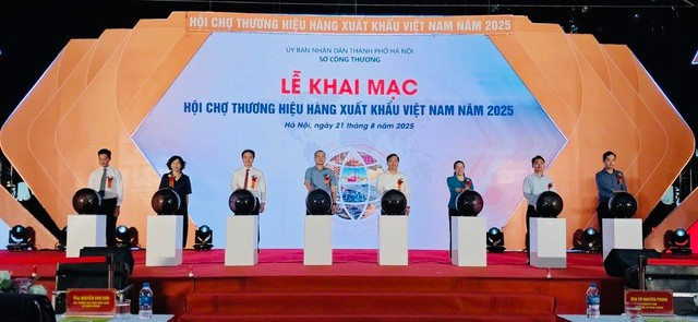 2025年越南出口商品品牌交易会开展仪式。（图片来源：thuonghieuvaphapluat.vn）