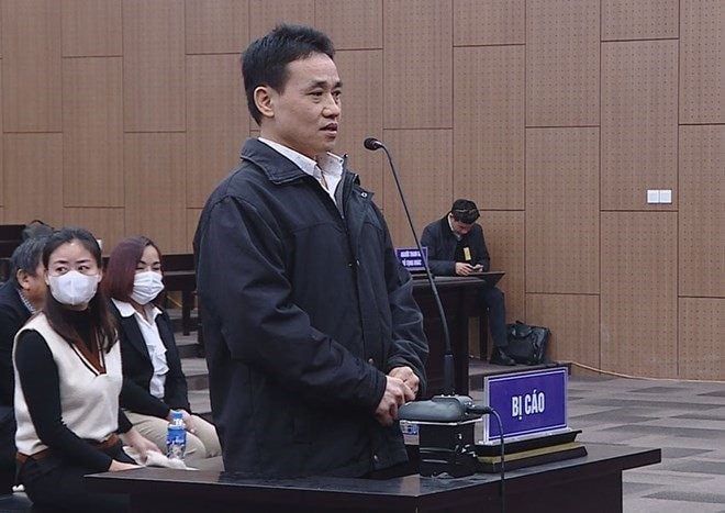 原越南太原省外事厅副厅长陈松出庭受审。
