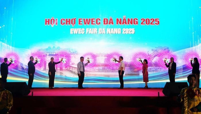2025年岘港-东西经济走廊贸易旅游和投资国际博览会正式开幕。（图片来源：baomoi.com）