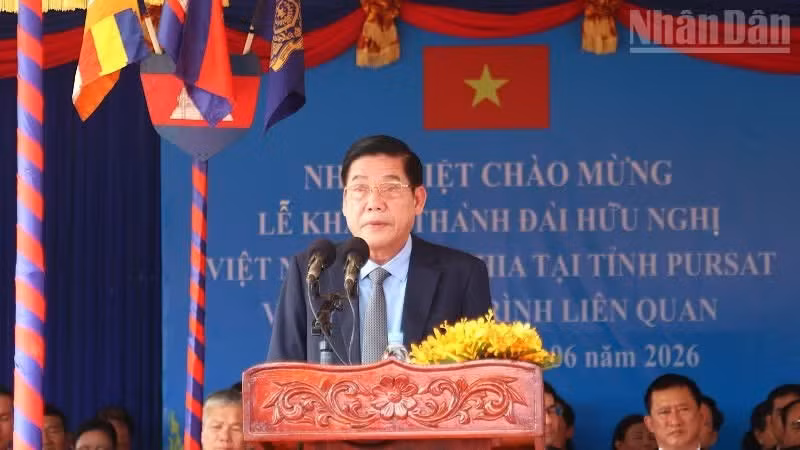 阮文熊上将发表讲话。