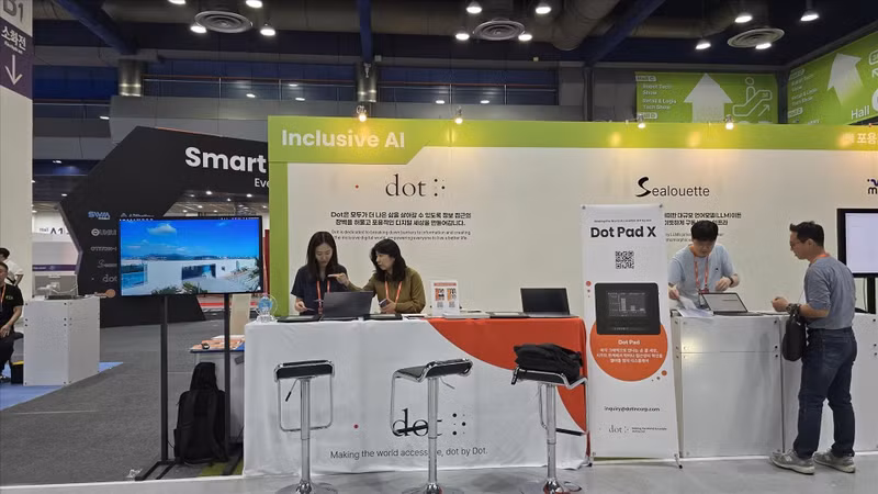 韩国触觉显示技术公司Dot Inc设在2026年智慧科技展的展位。（图片来源：越通社）