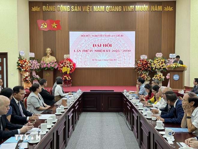 越南与阿尔及利亚友好协会第四次代表大会场景。（图片来源：越通社）