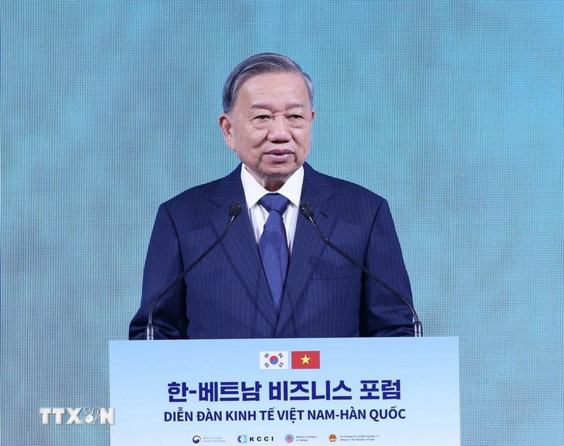 苏林总书记在论坛上发表讲话。