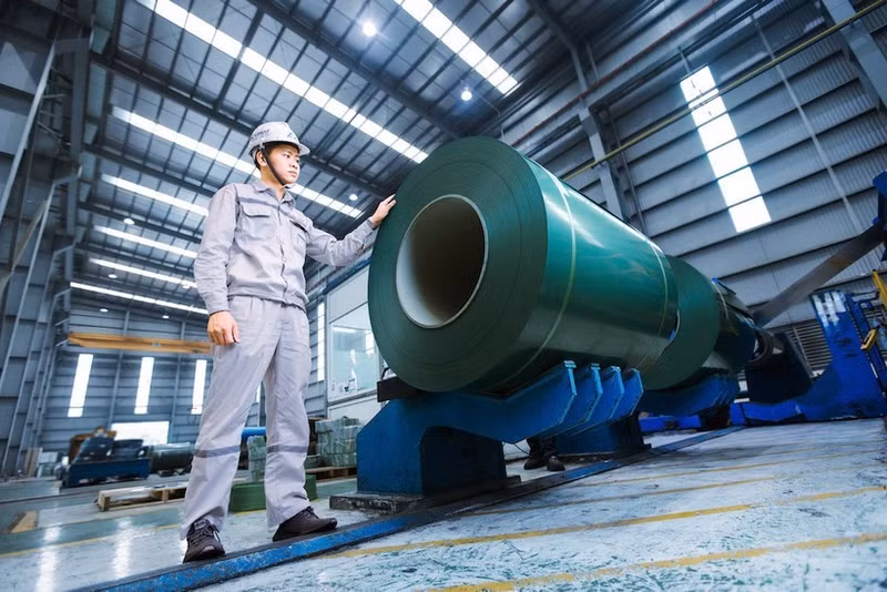 越南和发钢铁集团的生产线。