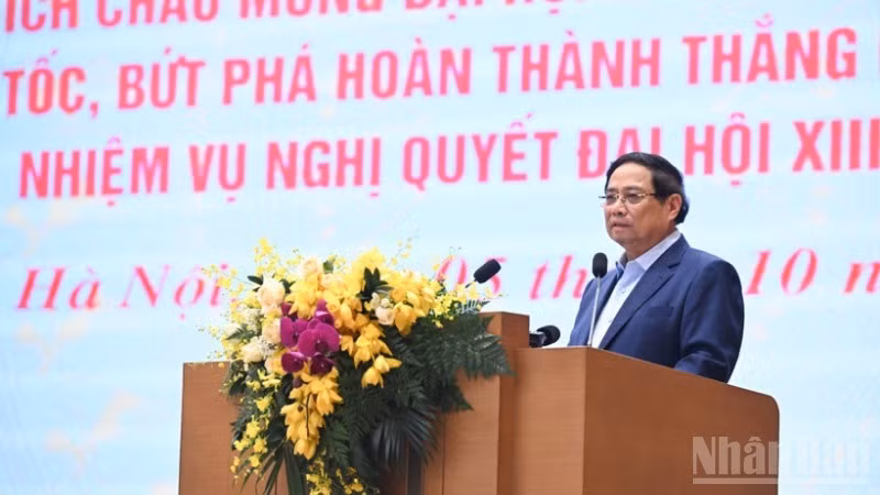 范明正总理发表讲话。