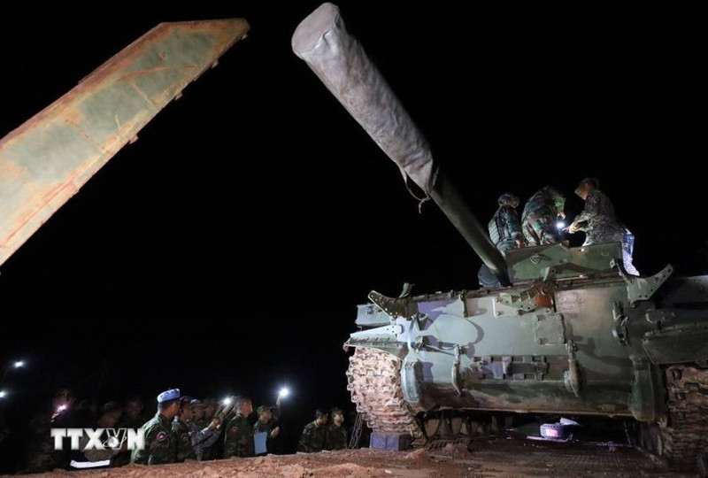 柬埔寨力量逐步从柏威夏省边境地区撤出武器和军事装备。