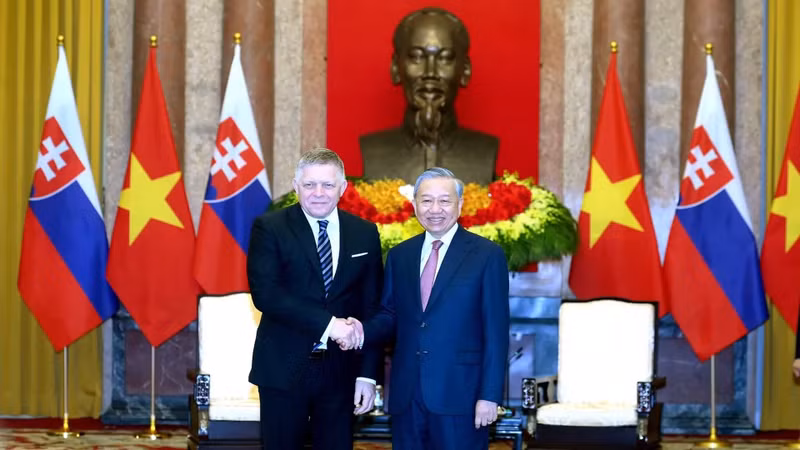 越共中央总书记、越南国家主席苏林和斯洛伐克总理罗贝尔特·菲佐。