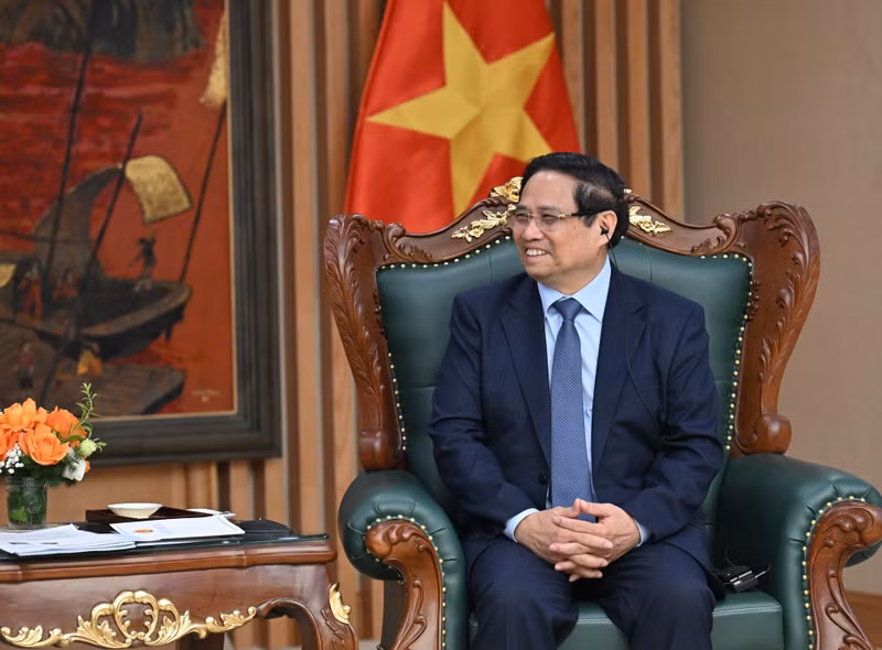 范明正总理发表讲话。