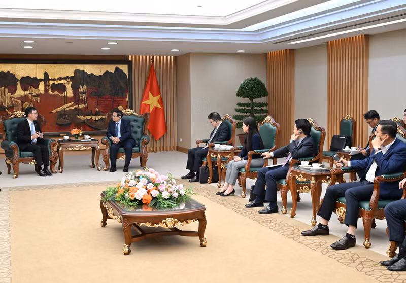范明正总理和出席活动的越南各部门、部委、行业领导。