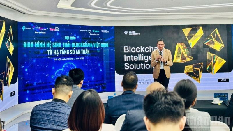 主题为“在安全数字基础设施下塑造越南区块链生态系统”的研讨会场景。