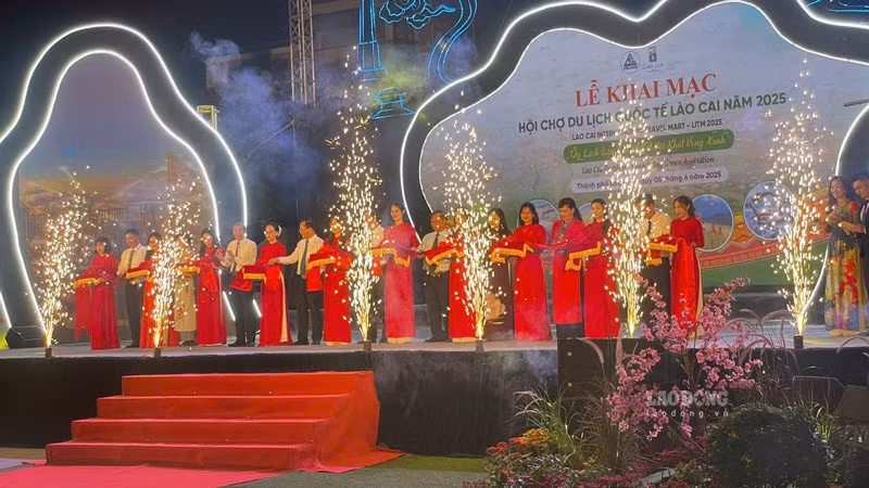 2025年老街国际旅游博览会开幕式。（图片来源：laodong.vn）