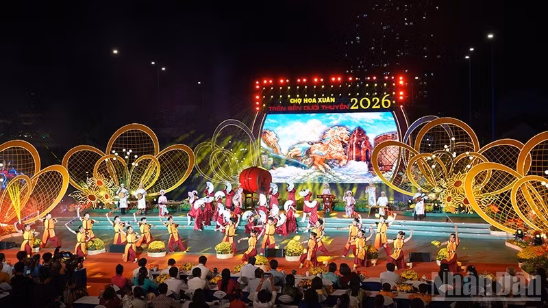 2026丙午年春节“水岸繁市”迎春花市开幕式上的文艺节目。