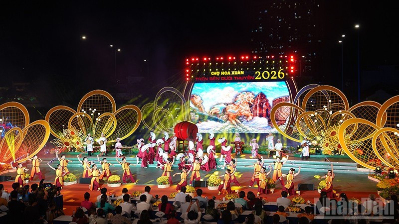 2026丙午年春节“水岸繁市”迎春花市开幕式上的文艺节目。