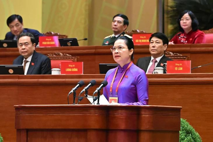 越南祖国阵线中央委员会副主席兼秘书长何氏娥在大会上发表讲话。（图片来源：tuoitre.vn）