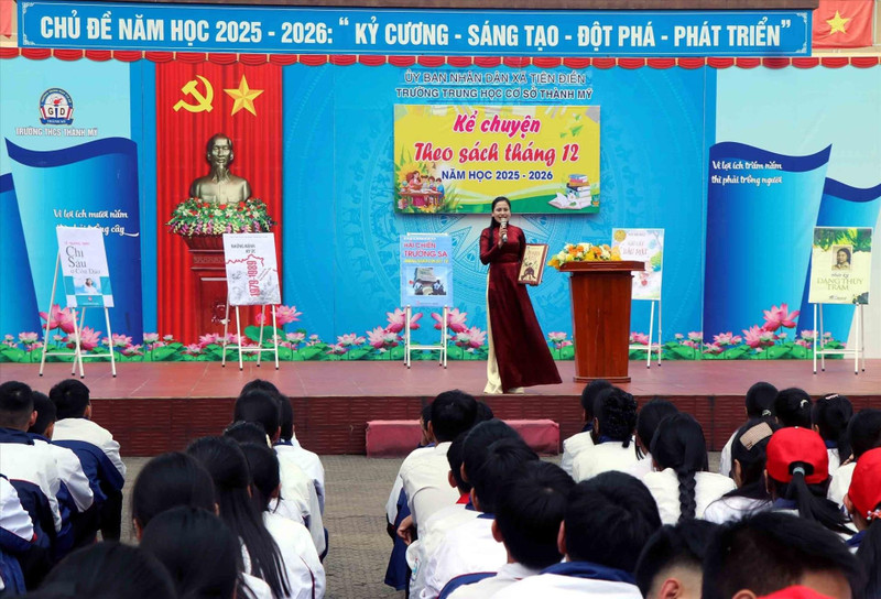 在河静省仙田乡成美初级中学举行的课外活动——朗读《金云翘传》。